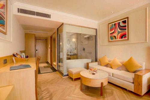 family_executive_04_comp