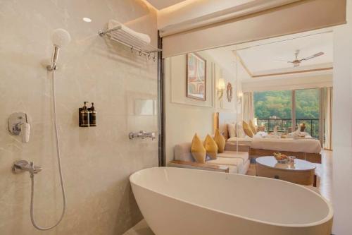 family_executive_07_comp